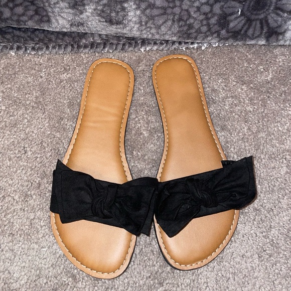 Sandals - Picture 1 of 3